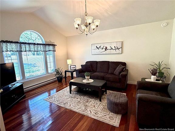 3rd image of 28 Chatwin St