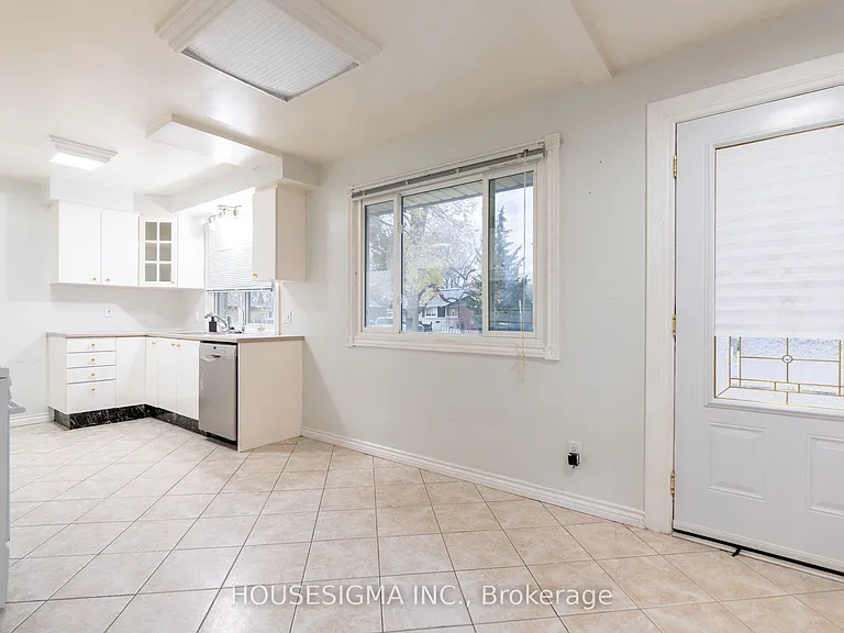 1 Cherrylane Dr N — Photo 6