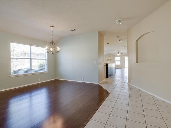3rd image of 1204 Periwinkle Dr