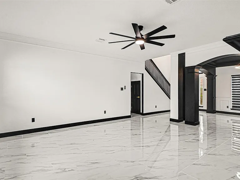11915 Helene Ct — Photo 15