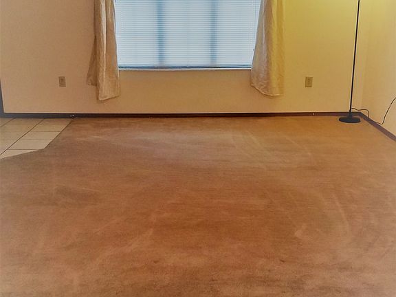 INVITING LIVING ROOM