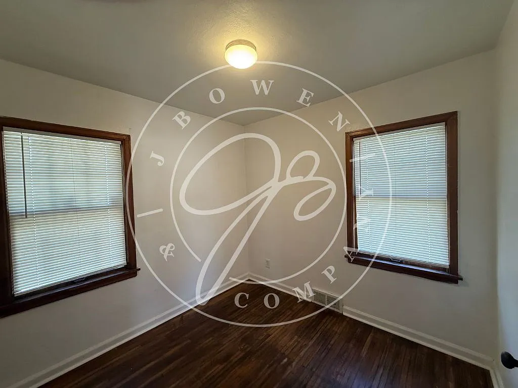 3 bed, 1.0 bath, $1,275 — Photo 4