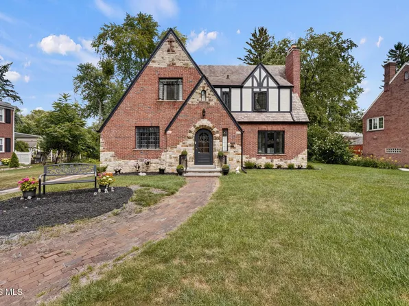 2718 Barrington Dr, Toledo, OH 43606