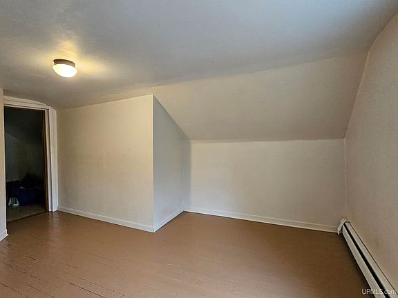 3rd image of 176 Pine St