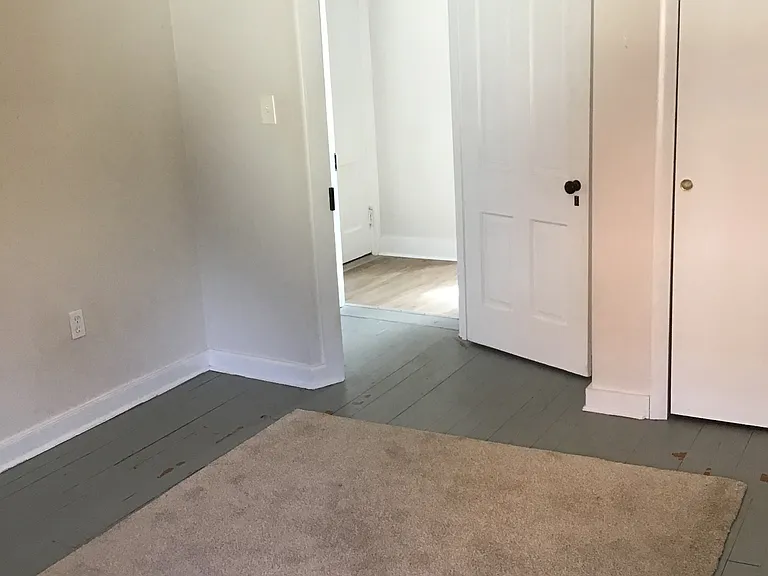 8 W High St — Photo 19