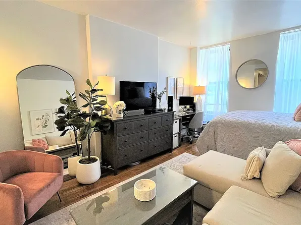 247 East 52nd Street image 1 of 6