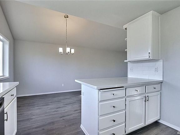 5th image of 1114 203rd Street Ct E
