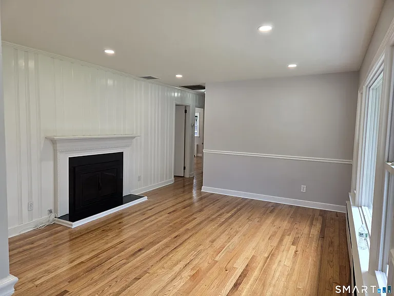 73 Crestwood Dr — Photo 2