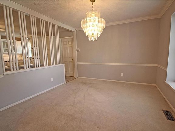 4th image of 709 Woodmore Oaks Ct