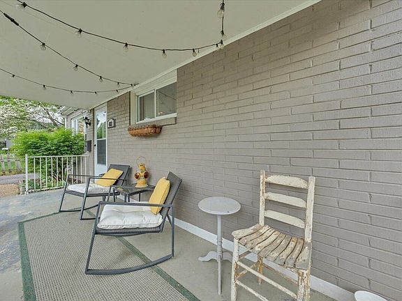 4th image of 422 Arbor Ave SE