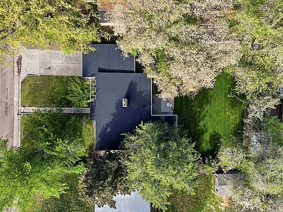 3rd image of 1109 E Ash St