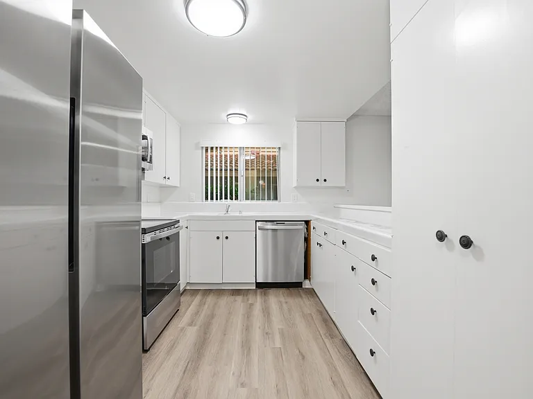 1022 San Marino Dr — Photo 3