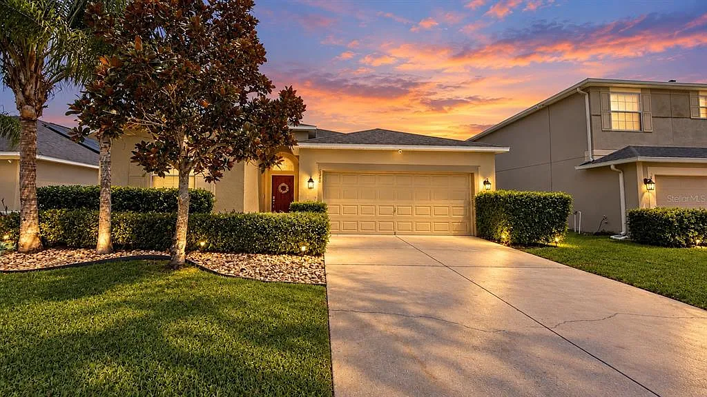 4 bed, 3.0 bath, 2123 sqft, $2,350 — Photo 1