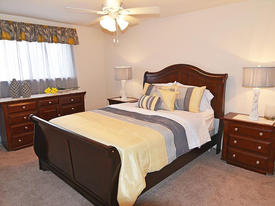 1st image of 119 Kings Park Dr APT C