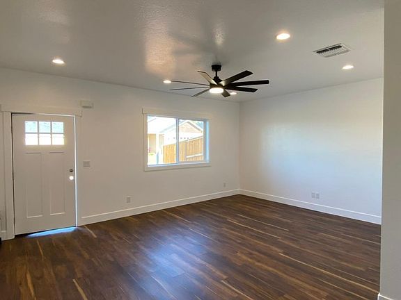 4th image of 304 Moody Ln