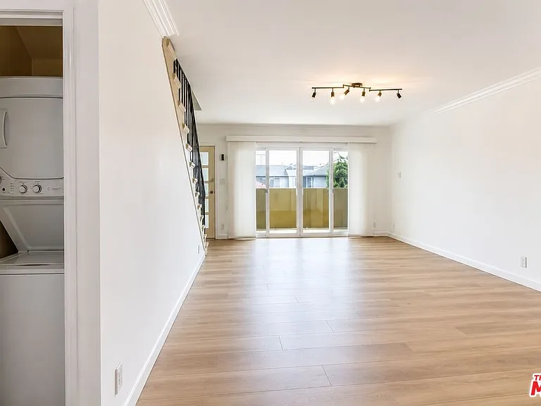 929 Idaho Ave #6 — Photo 4
