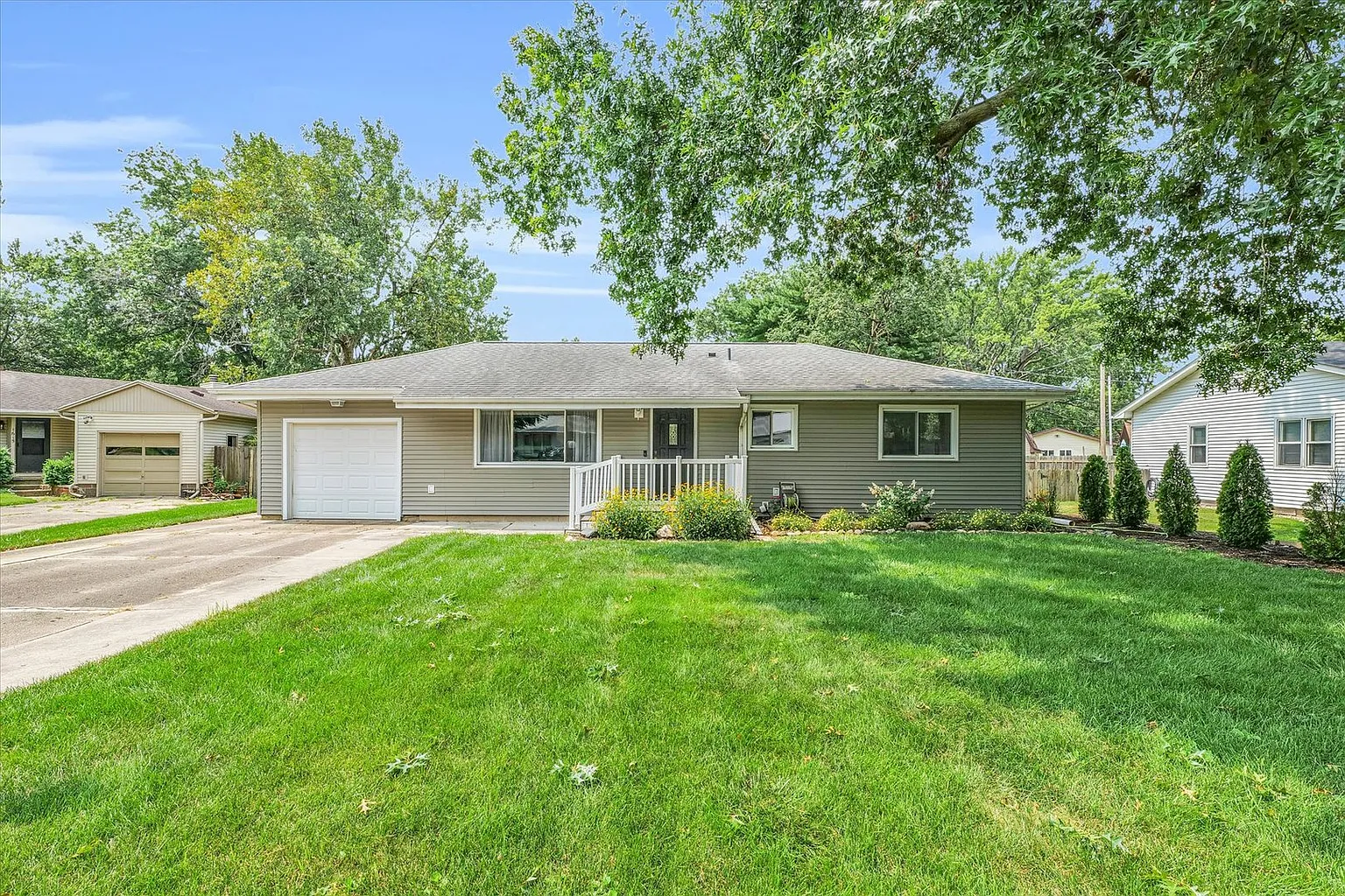 1617 Cornell Dr photo 1