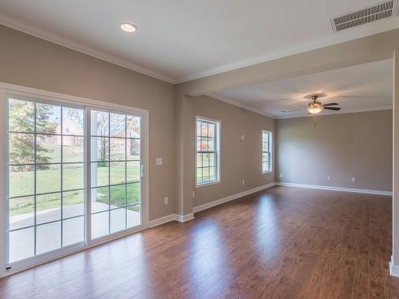 5th image of 105 Cathedral Dr