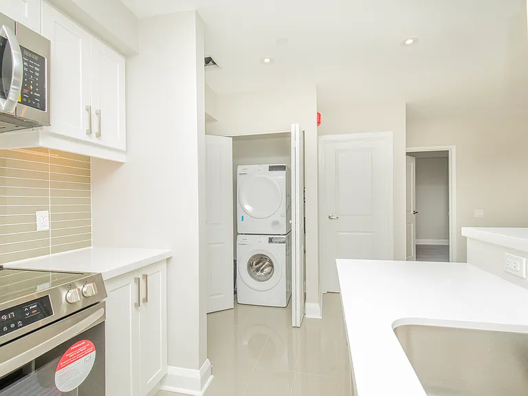 806 Kennedy Rd — Photo 37
