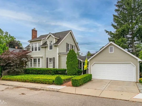 357 Roosevelt Pl, Grosse Pointe, MI 48230