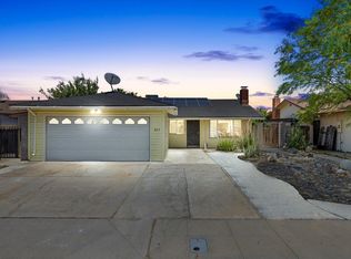 623 W Antonio Dr, Clovis, CA 93612