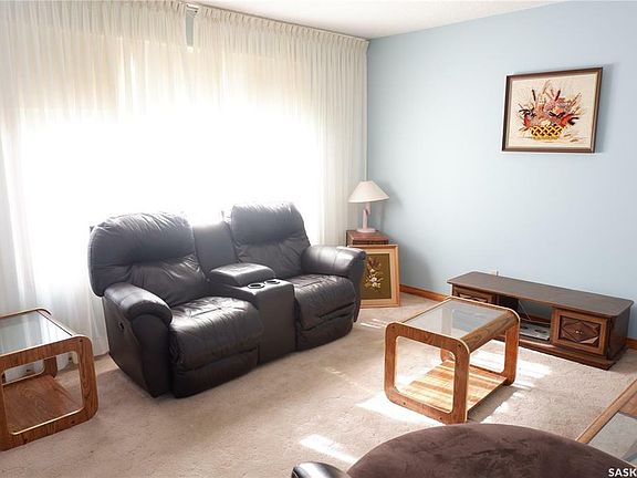 4th image of 517 3rd Ave E