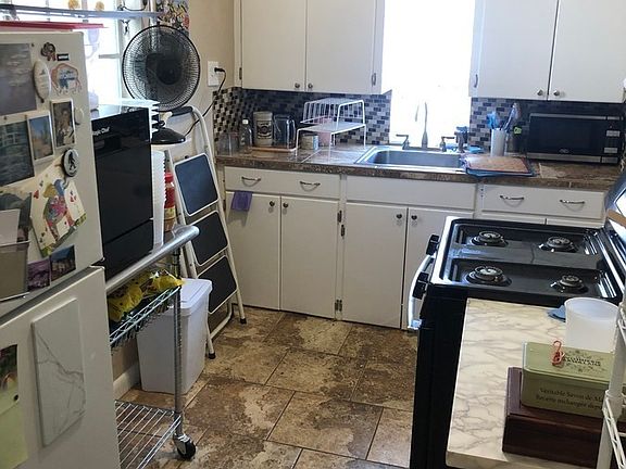 3rd image of 1030 Washington St APT 3