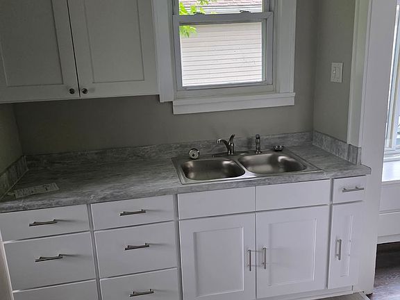 2nd image of 1174 Linden Ave