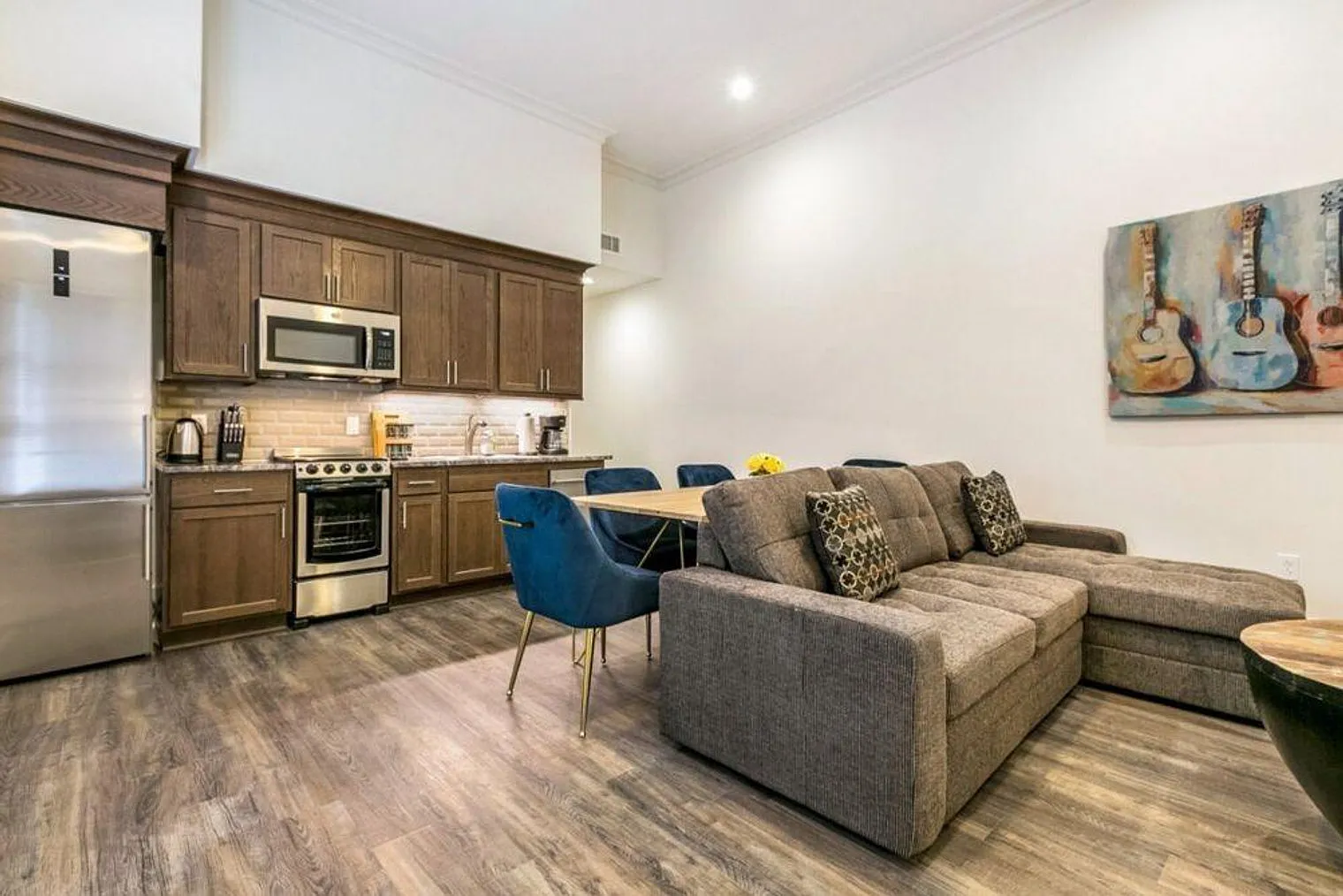 2 bed, 2.0 bath, 893 sqft, $6,378 — Photo 1