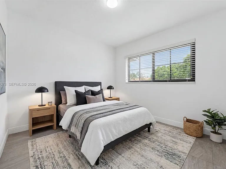 680 W 50th Pl — Photo 17