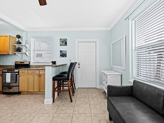 3rd image of 333 NE 7th Ave APT 1