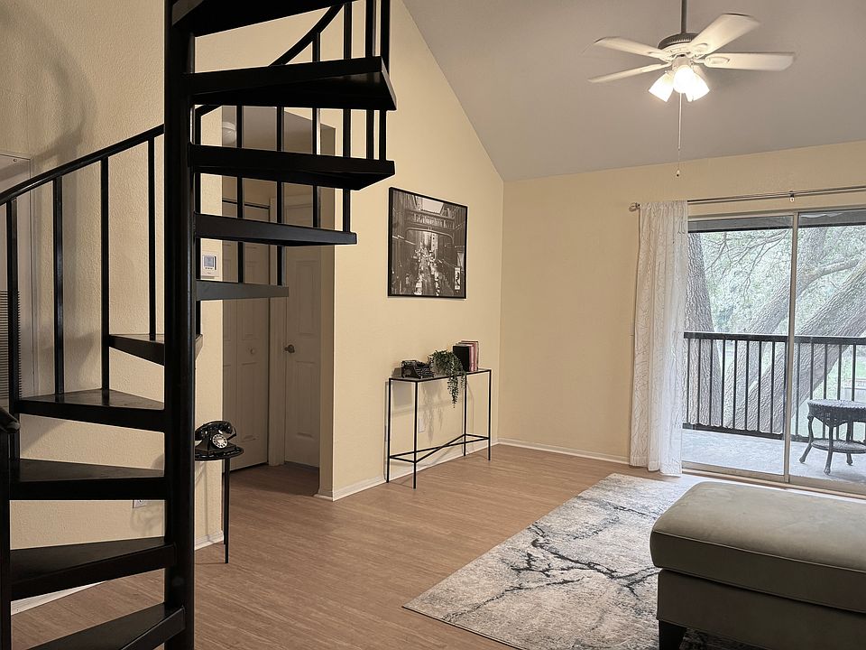 1st image of 9 Arbor Club Dr