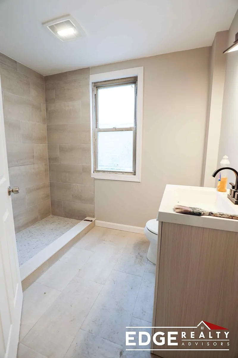 Building Photo - 66 Quint Ave #1