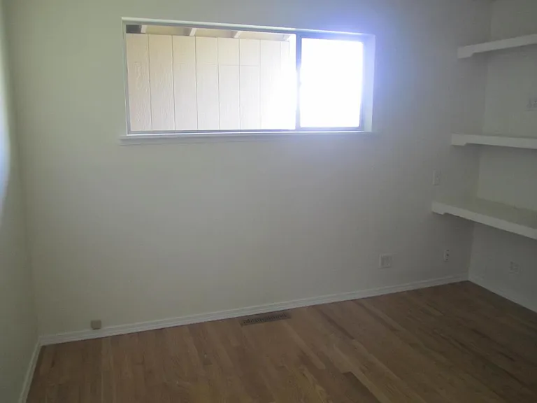 2128 NE 6th Ct — Photo 10