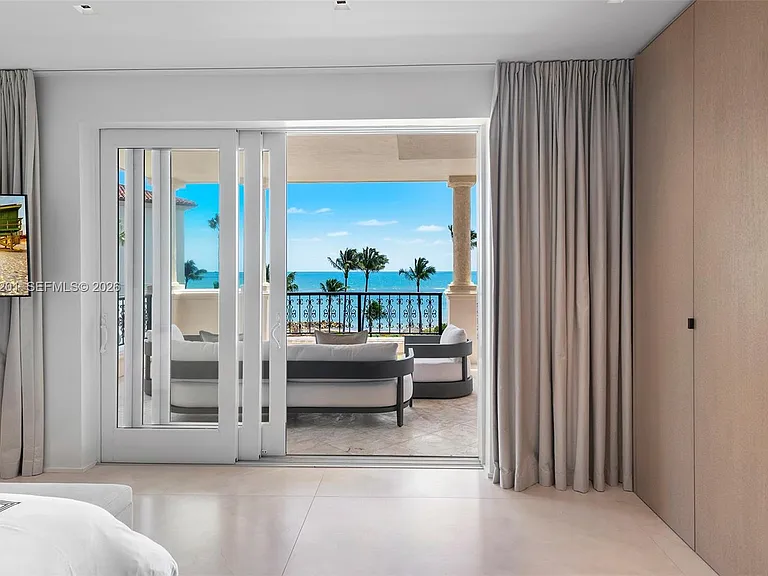 19242 Fisher Island Dr #19242 — Photo 15