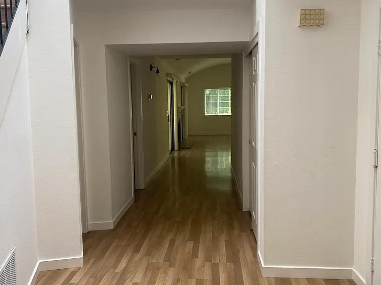 828 W 2nd St — Photo 12