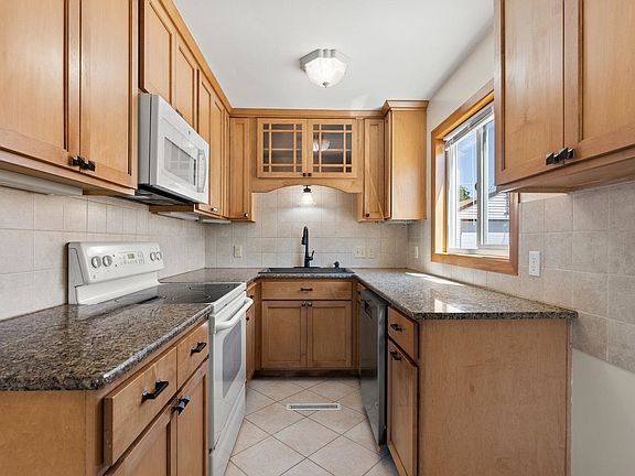 5th image of 3707 E 30th Ave