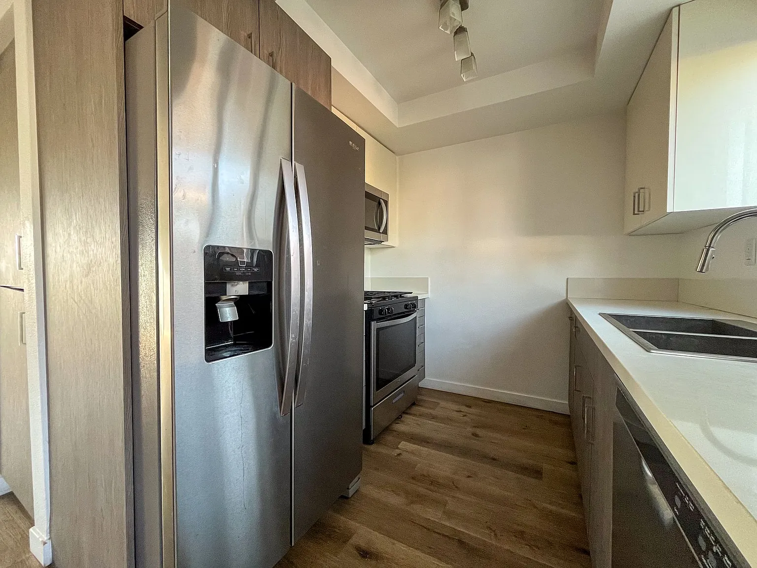 110 S Eucalyptus Ave — Photo 1