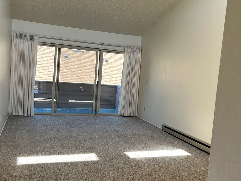 Vaulted Ceiling, Ceiling fan!