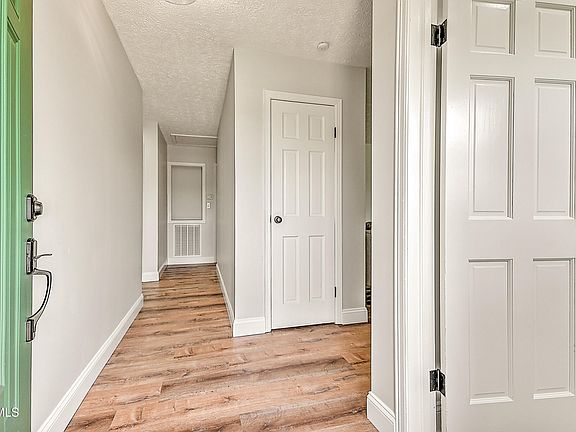 4th image of 3521 Fort Henry Dr