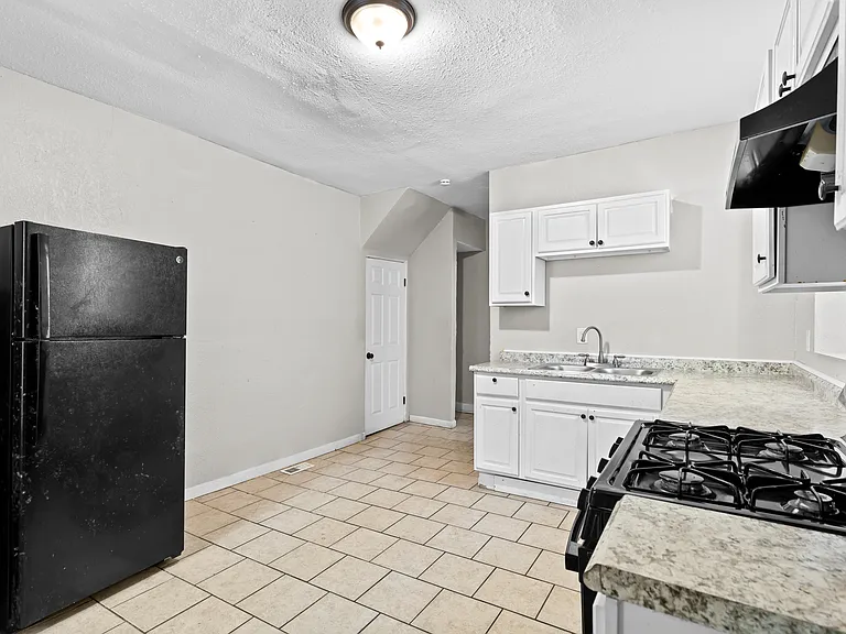 2833 Miami St — Photo 25