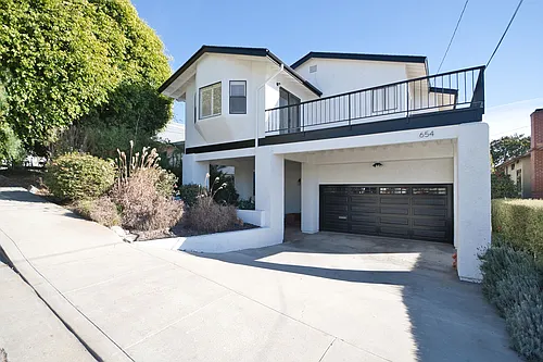 654 24th St Photo 1