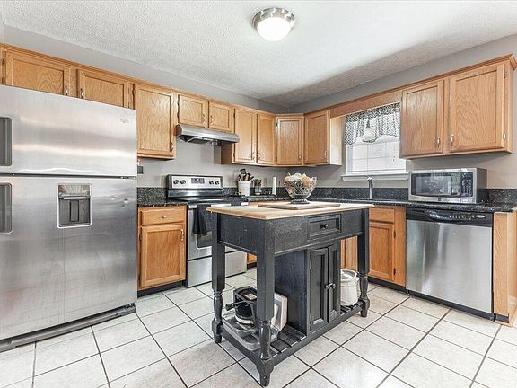 3rd image of 159 Windy Hill Dr