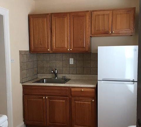 4th image of 901 S Grove Ave APT 3