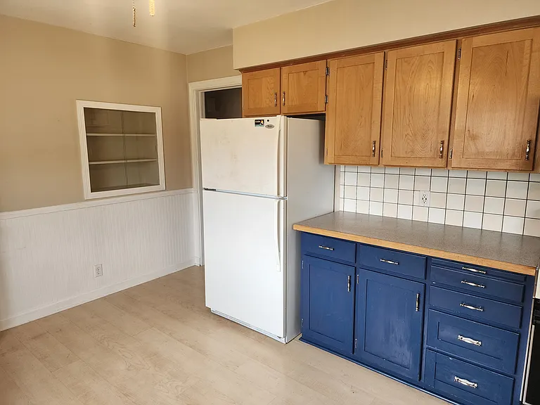 1240 Grant Ave — Photo 3