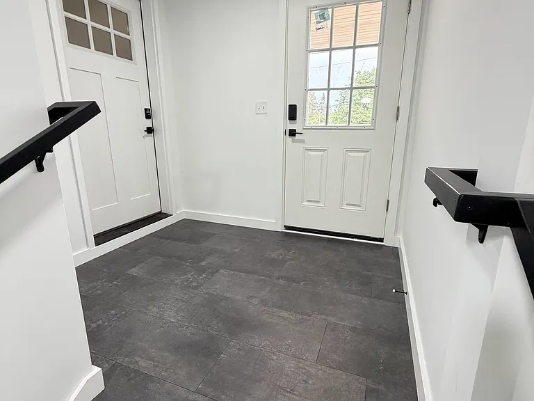 20-22 Poirier Pl #4 — Photo 11