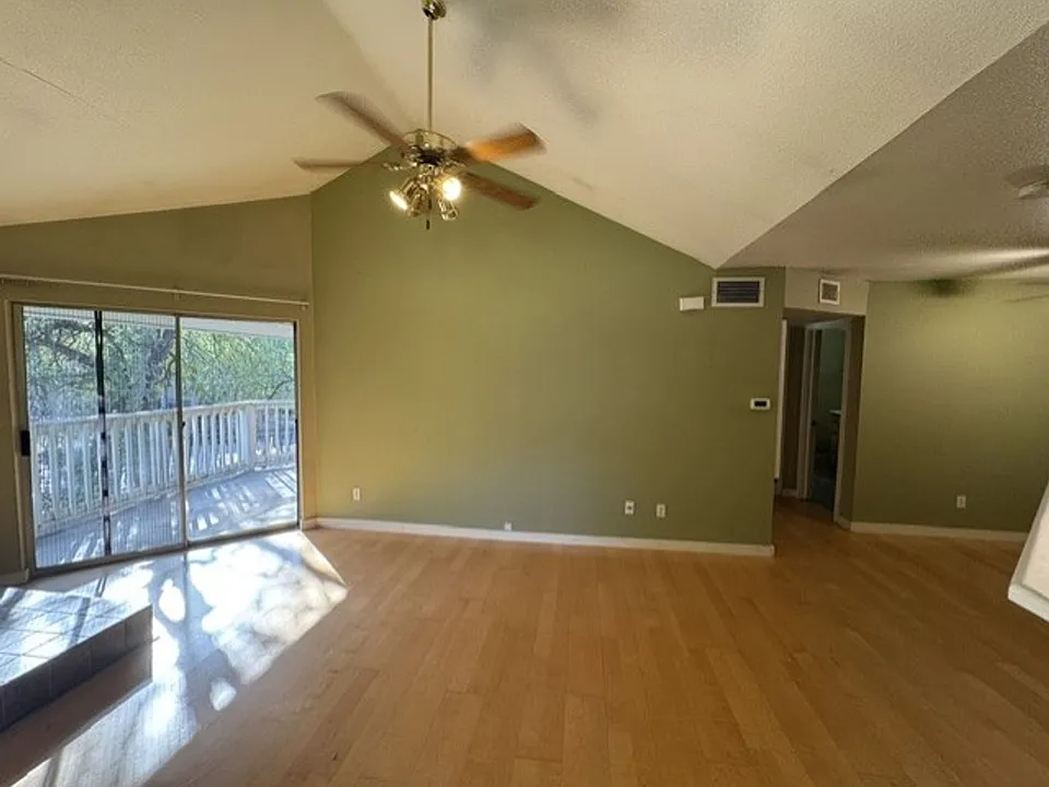 2450 Wickersham Ln #102