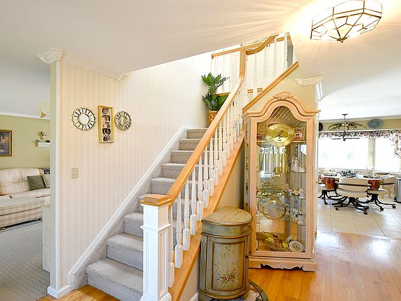 3rd image of 21 Franklin Ave