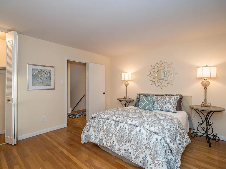 Meadowbrook Apartments — Photo 16