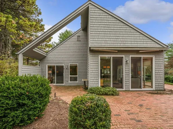 17 Huckleberry Ln, East Hampton, NY 11937